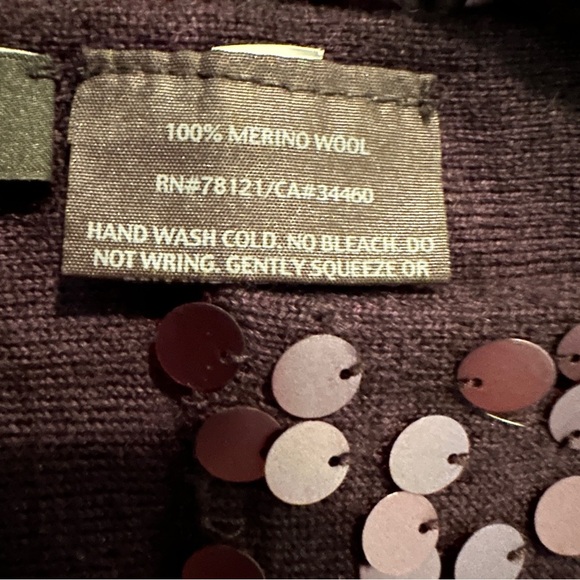 Eileen Fisher scarf with pailettes. Dark plum, 100% merino wool. - Picture 11 of 14